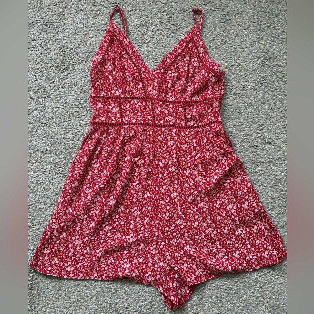 Medium American Eagle Red Floral Romper - Picture 2 of 12